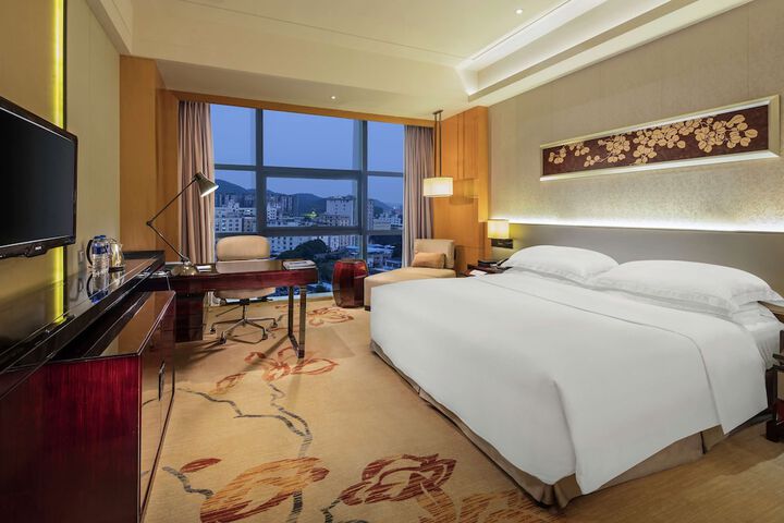 Room 10 of 68