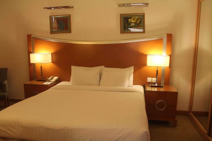 Room 27 of 77