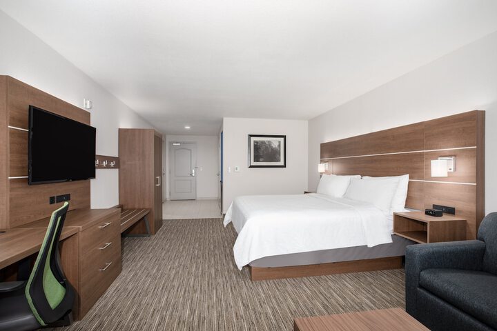 Standard | King Bed (8 of 9)