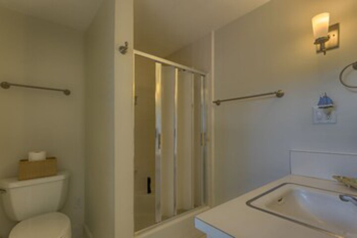 Room 4 of 27