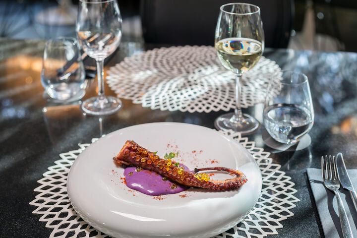 Dining 72 of 98