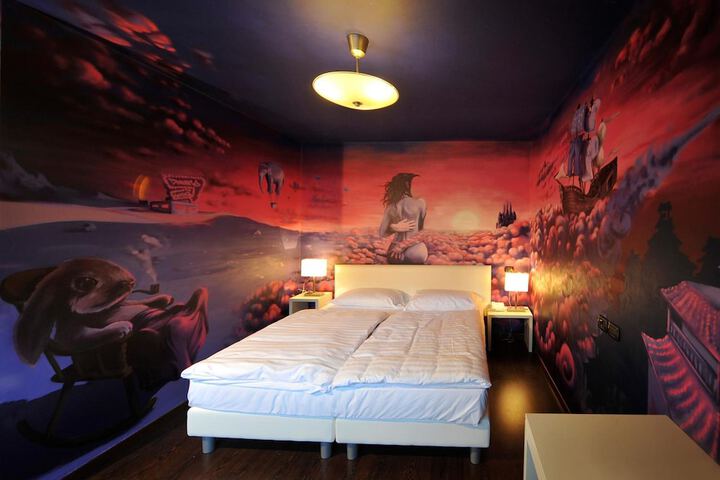 Room 19 of 28