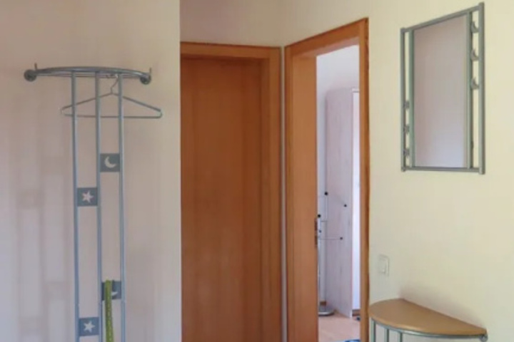 Room 9 of 16
