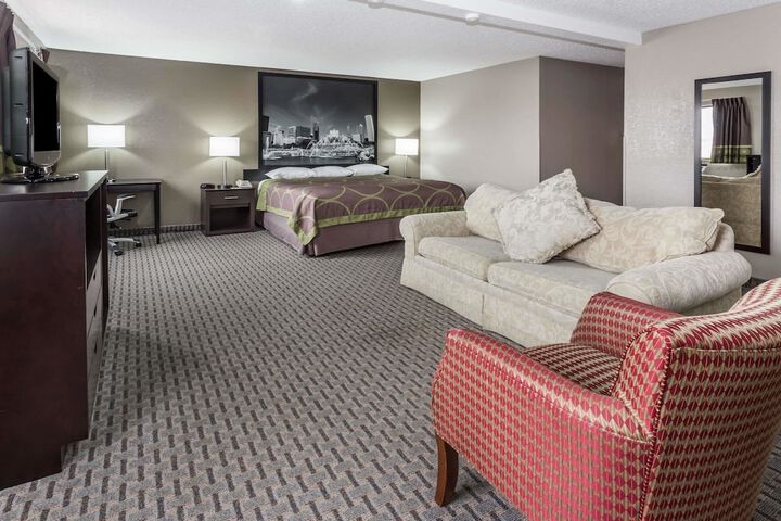 1 King Bed (2 of 11)
