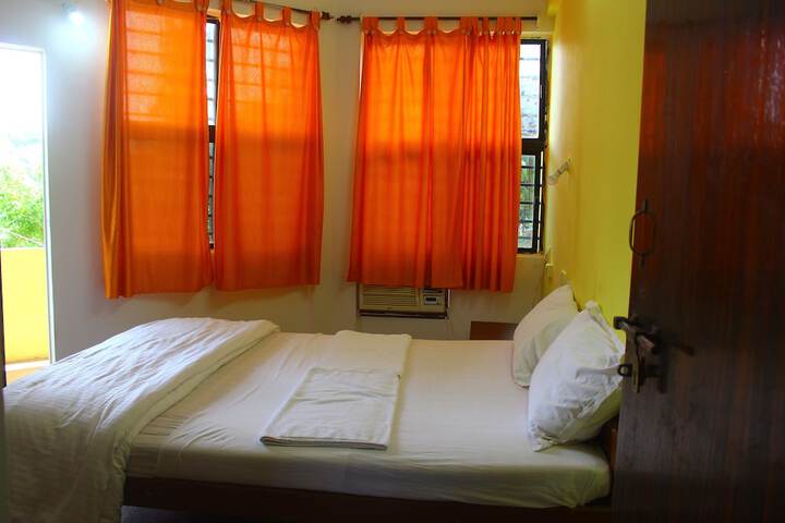 Room 18 of 97