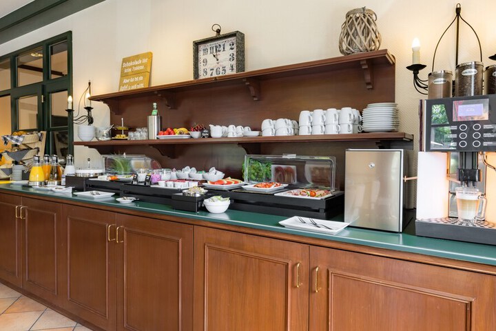 Breakfast/Coffee Service 24 of 33