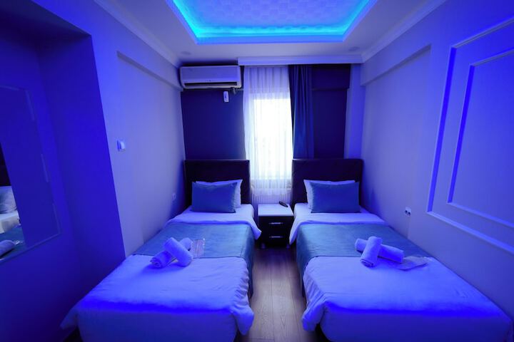 Room 8 of 121