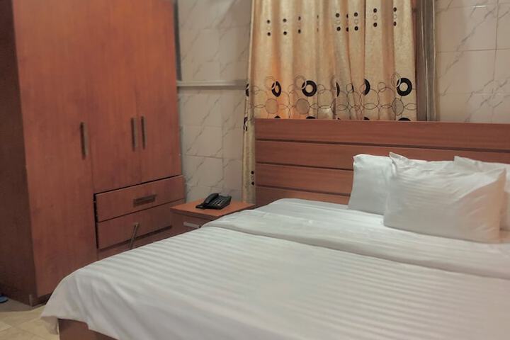Room 7 of 19
