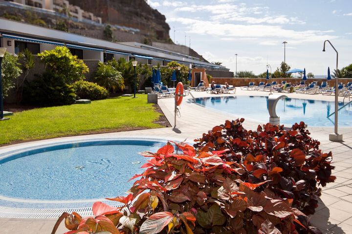 Pool Hotel
