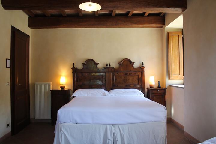 Room 15 of 106
