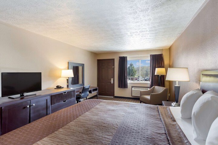 Room 8 of 32