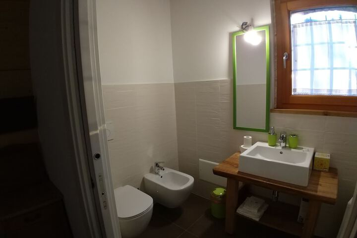 Room 18 of 37