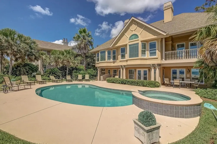 Pool 14 of 26