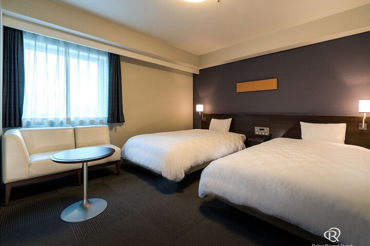 Room 4 of 12