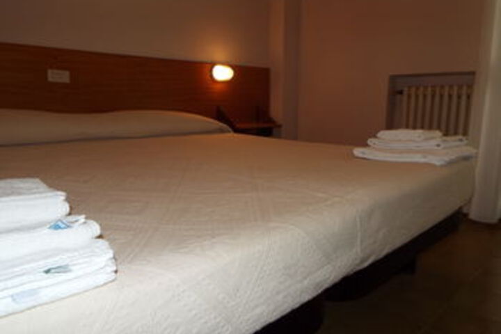 Room 4 of 7