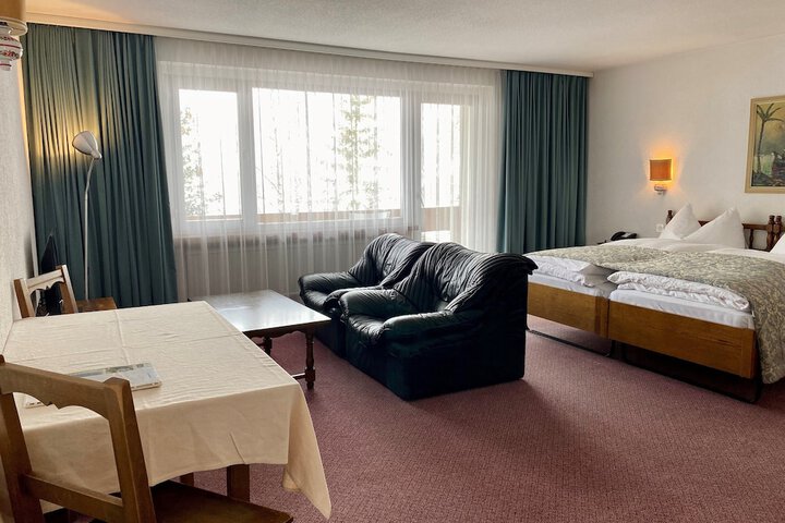 Room 28 of 99