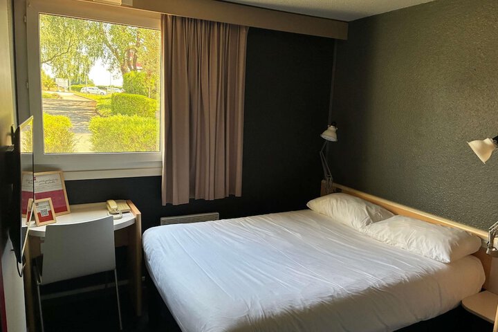 Room 25 of 54
