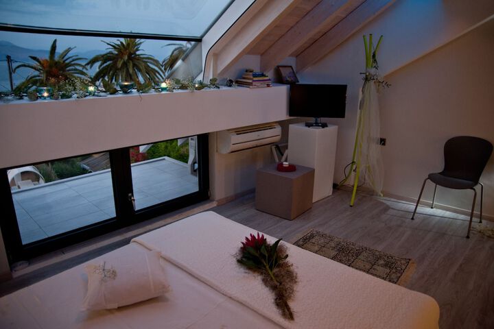 Room 7 of 84