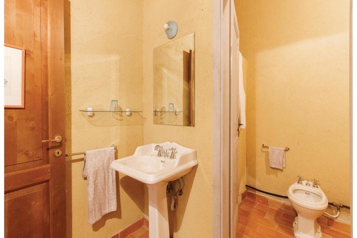 Room 8 of 21