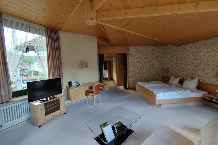 Room 6 of 47