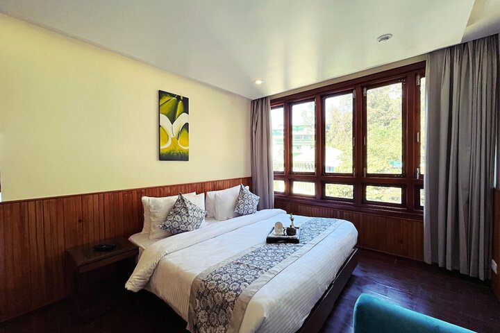 Room 10 of 12
