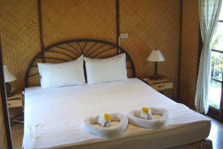 Tropical Garden Lounge Hotel & Resort