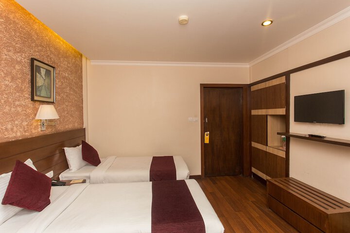 Room 25 of 122