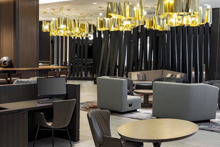 Lobby lounge
