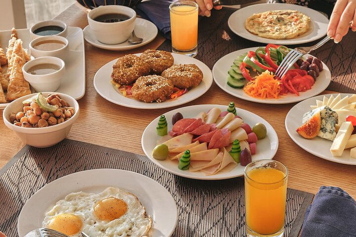 Breakfast/Coffee Service 96 of 109