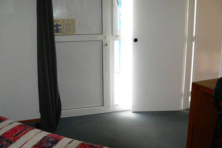 Room 6 of 18