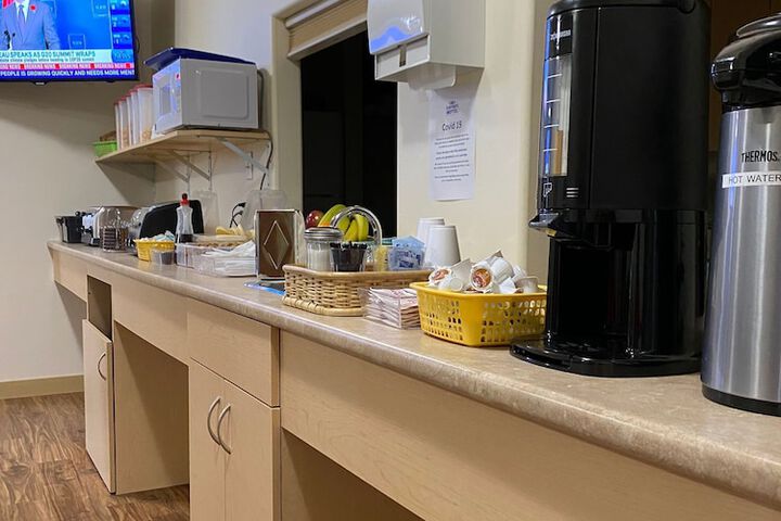 Breakfast/Coffee Service 70 of 77