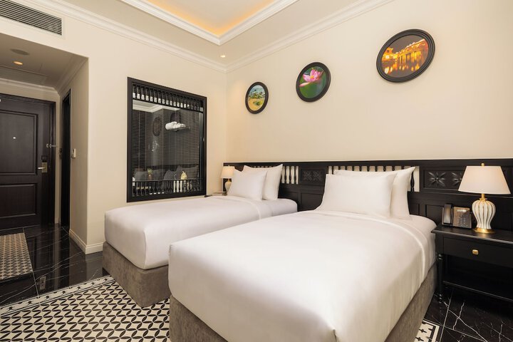 Room 25 of 107