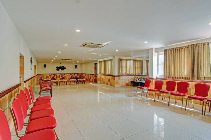 Ballroom/Hall 35 of 46