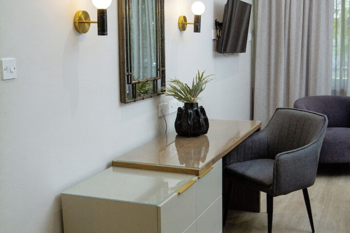 Room 28 of 100