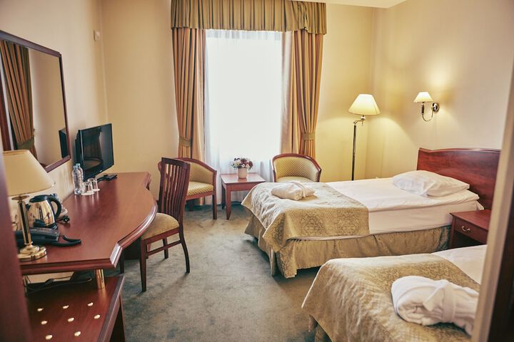 Room 3 of 40