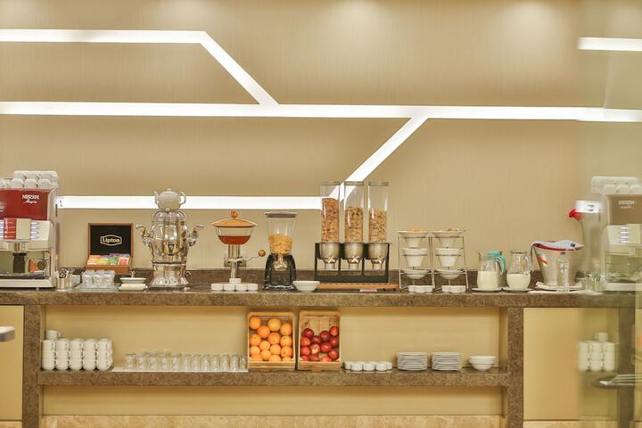 Breakfast/Coffee Service 74 of 133