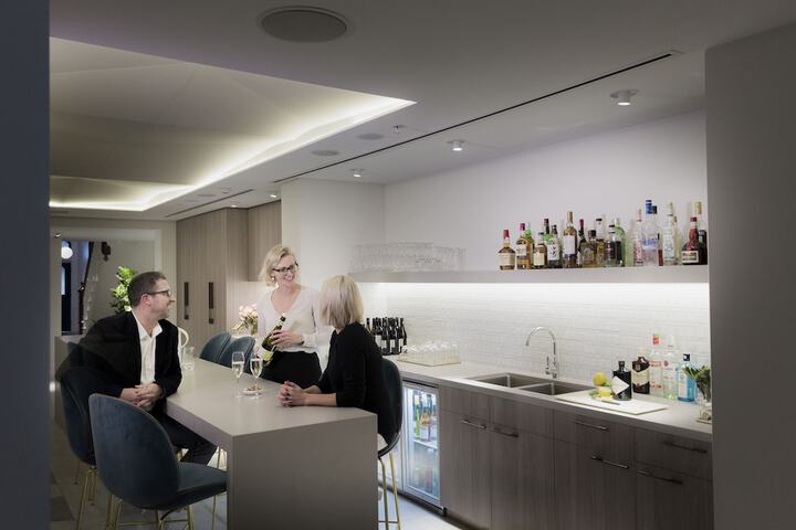 Lounge 49 of 58