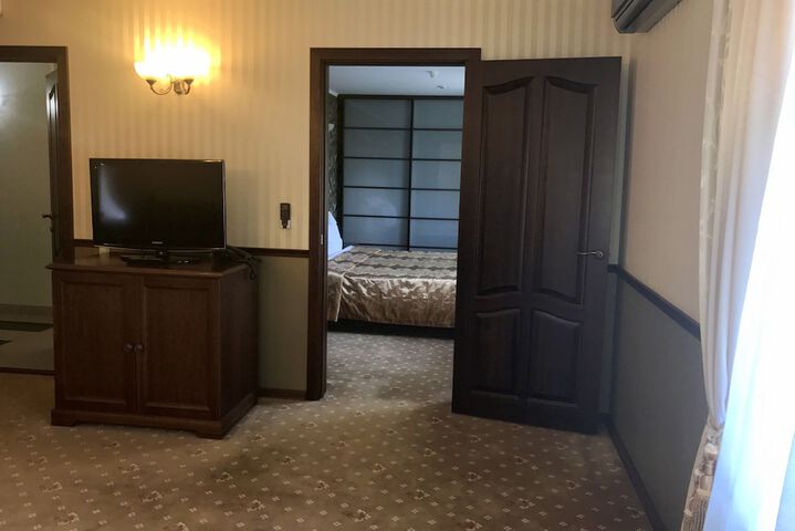 Room 27 of 68