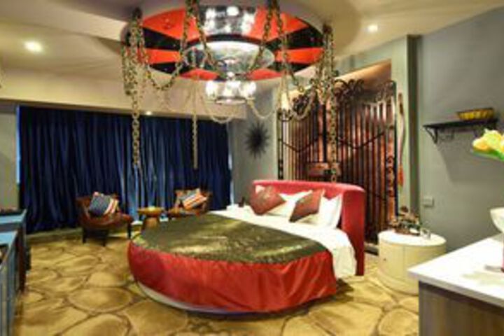 Room 6 of 21