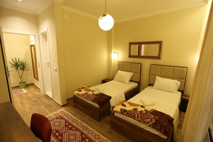 Room 10 of 24