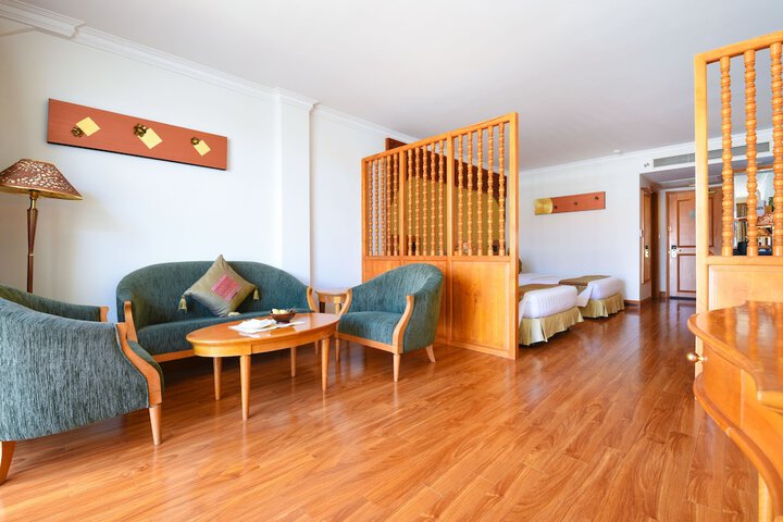 Room 73 of 174