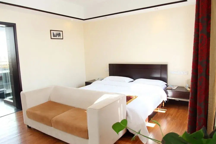 Room 3 of 14