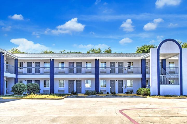 Heights Inn by Townhouse Harker Heights / Killeen