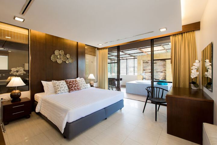 Room 53 of 110