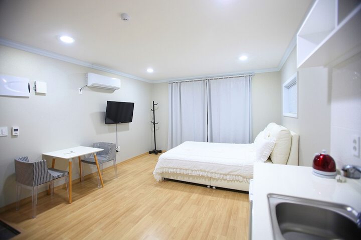 Room 17 of 73
