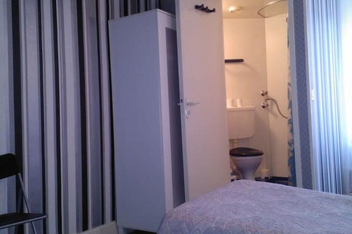 Room 9 of 62