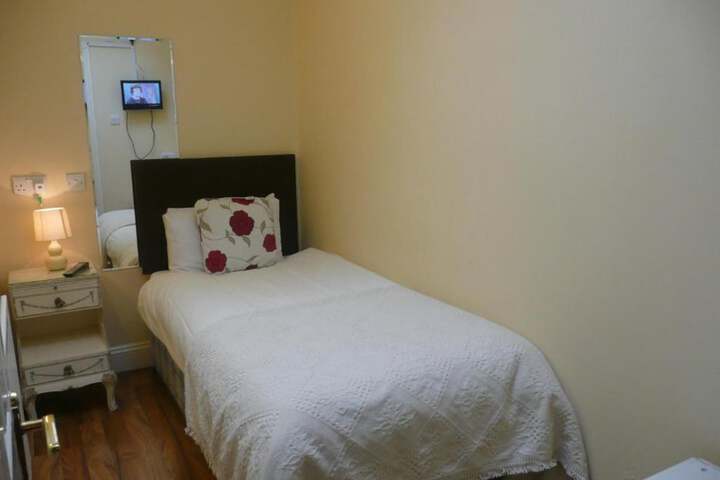 Room 8 of 33