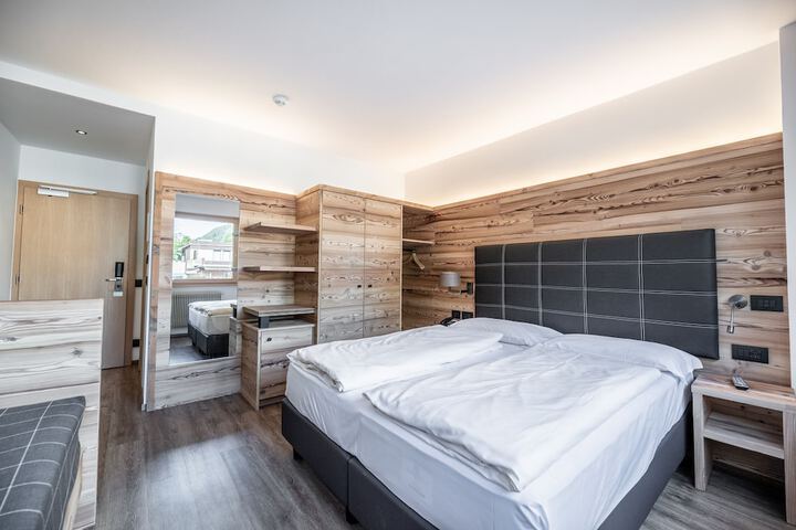 Room 2 of 54