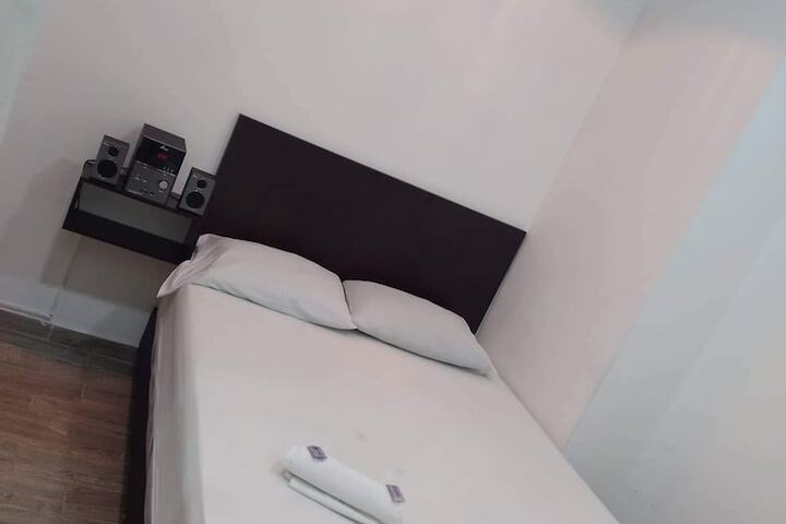 Room 5 of 10