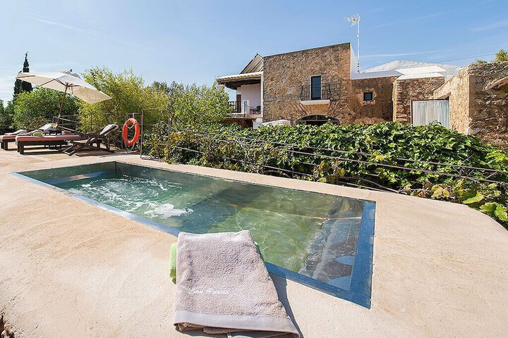 Pool 18 of 35